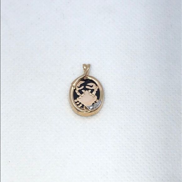 Jewelry - 💛 10k Yellow Gold & Diamond Zodiac Cancer Pendant